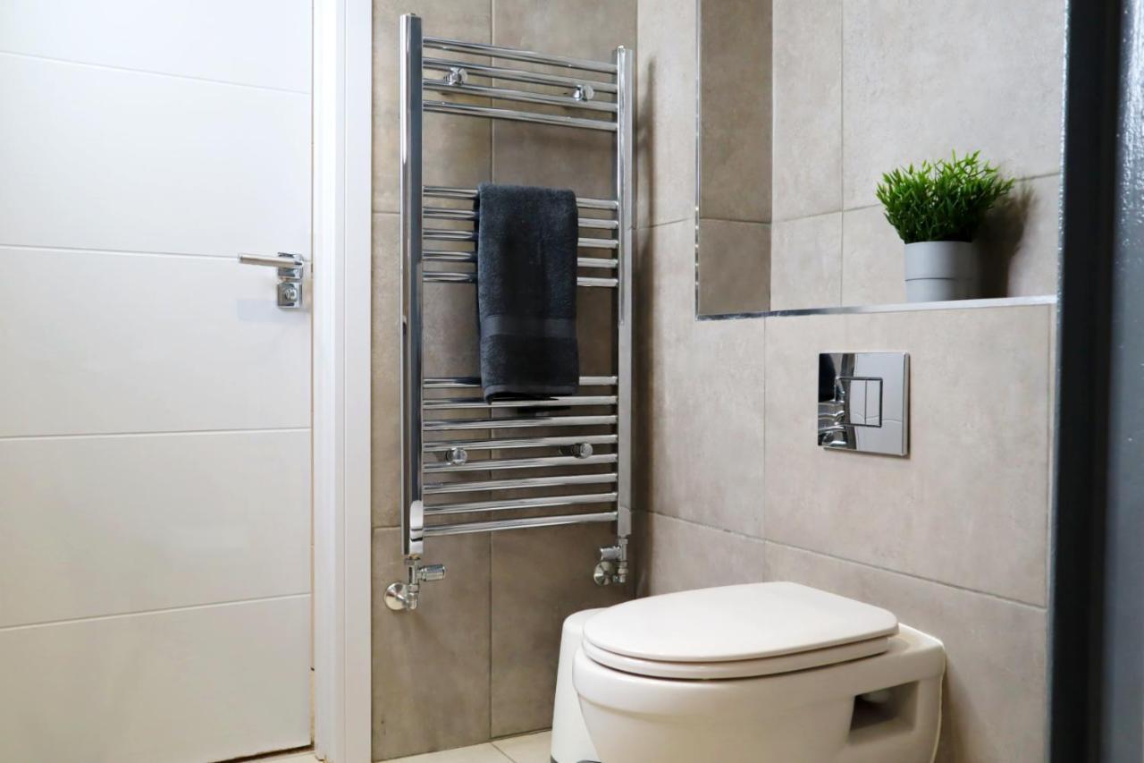 Trendy Urban Industrial Apartment - Great Location - Parking - Fast Wifi - Smart Tv - Beautiful 2 Double Bedroom Apartment Sleeps Up To 4! Bournemouth Zewnętrze zdjęcie